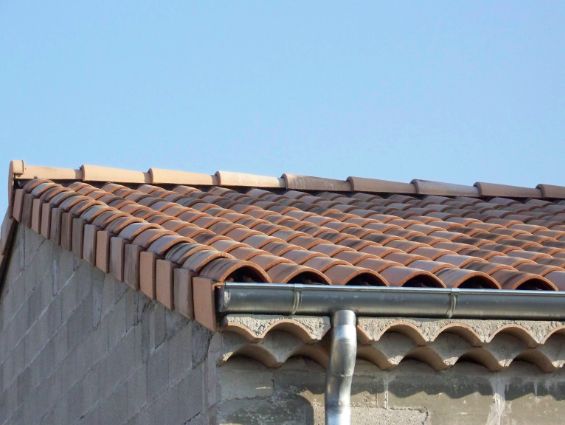 Pose et réparation de gouttière à Antibes (06600) dans les Alpes-Maritimes (06)