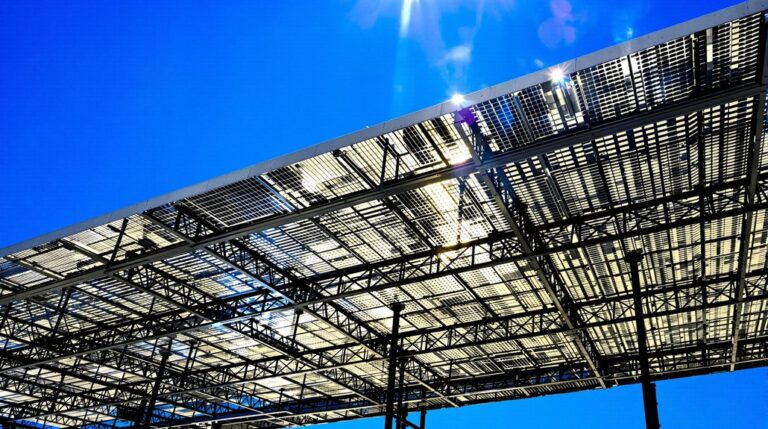 toit en acier pour la durabilité